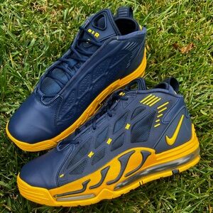 CLEAN Nike size 9.5 Air Max Pillar Blue University Gold Mens shoes